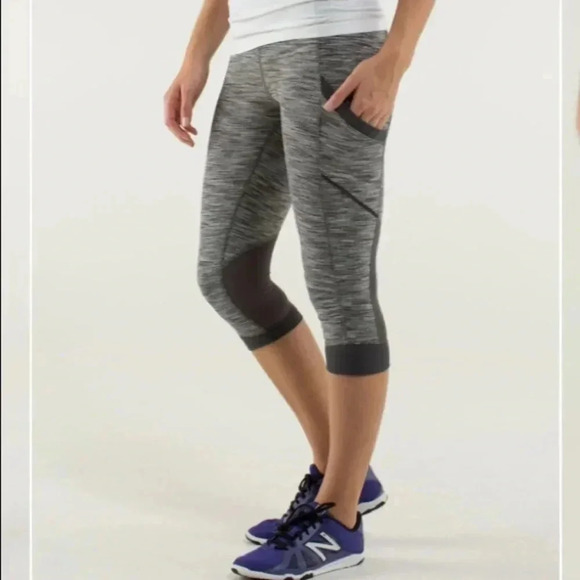 Lululemon Run for fun crop - Picture 3 of 14